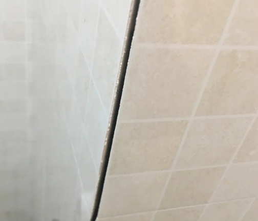 河池市瓷砖空鼓维修公司分享阳台瓷砖脱落的修复过程可以分为以下几个步骤